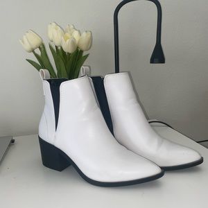 Forever 21 Womens ankle heeled boot white SZ 10 | Used